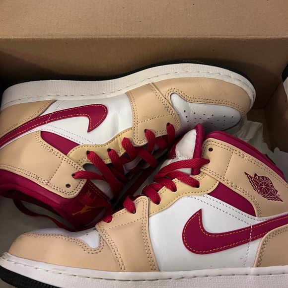 Jordan Kids Shoes - White Onyx and Light Curry